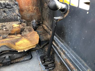 (Used) Gehl 4840 Type: Manual (Uses Linkages) Part #: - Ref# 183286 Manual Lever Only, Joystick Has Heat Damage