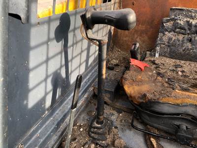 (Used) Gehl 4840 Type: Manual (Uses Linkages) Part #: - Ref# 183286 Manual Lever Only, Joystick Has Heat Damage