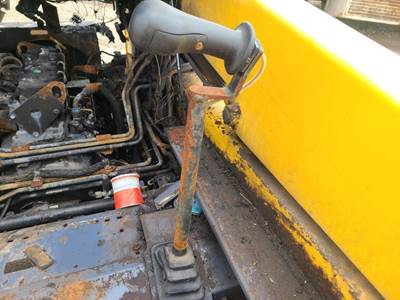 (Used) Gehl 5640 Type: Manual (Uses Linkages) Left T Bar Control