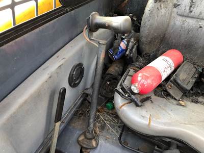 (Used) Gehl 5640 Type: Manual (Uses Linkages) Part #: - Ref# 183153 Right T-Bar Control