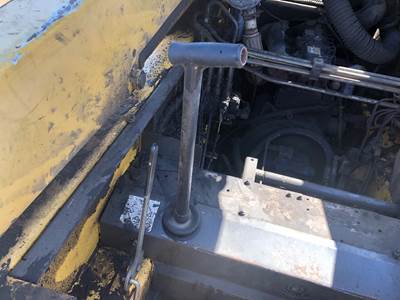 (Used) Gehl 6635 SXT2 Type: Manual (Uses Linkages) Part #: - Ref# 134889 Right T Bar Control