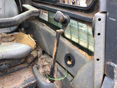 (Used) Gehl SL7810 Type: Manual (Uses Linkages) Ref# 183147 Left T-Bar Control