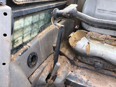 (Used) Gehl SL7810 Type: Manual (Uses Linkages) Part #: - Ref# 183147 Right T-Bar Control