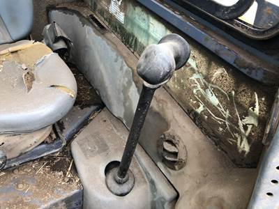 (Used) Gehl SL7810 Type: Manual (Uses Linkages) Part #: - Ref# 183149 Left T-Bar Control