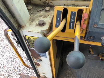 (Used) International 515 Type: Manual (Uses Linkages) Part #: - Twin Stick Assembly With Linkage