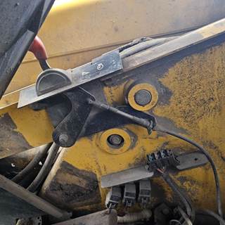 (Used) John Deere 240 Ref# KV13009 Throttle Lever With Linkage