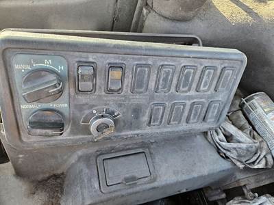 (Used) Komatsu WA450-5L Type: Switch Panel Part #: - Control Panel, Includes Ignition And SwitchES