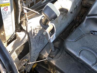 (Used) New Holland L175 Type: Manual (Uses Linkages) Part #: - Ref# 87353688 Universal, No Switches