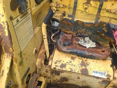 (Used) New Holland L785 Type: Manual (Uses Linkages) Part #: - Set Of Left And Right HAnd Controls