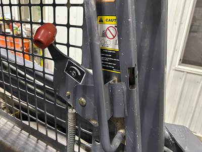 (Used) New Holland LS170 Type: Manual (Uses Linkages) Part #: 86525826 Ref# 86591291