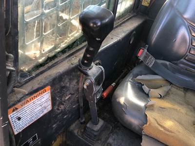 (Used) New Holland LS180 Type: Manual (Uses Linkages) Ref# 86592191 Manual Lever With Multifunction Joystick Grip