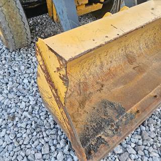 John Deere 410J Loader