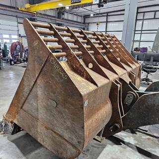 John Deere 744H Loader