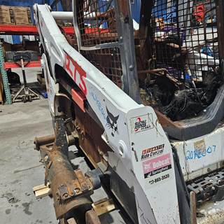 Bobcat T870 Loader Lift Arm