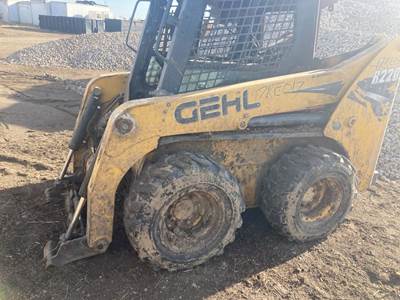 Gehl R220 Loader Lift Arm