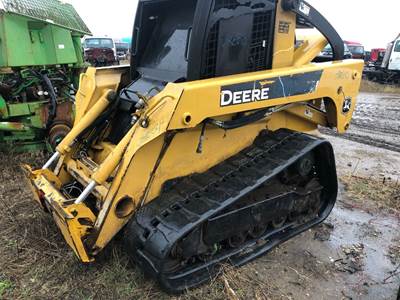 John Deere CT332 Loader Lift Arm