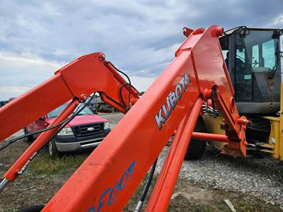Kubota M6060HDC Loader Lift Arm