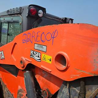 Kubota SSV75 Loader Lift Arm