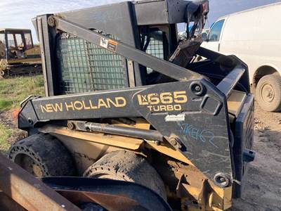 New Holland LX665 Loader Lift Arm