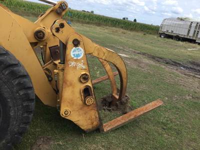 PAddle ClAmp Log Forks Off Of A 1993 CAt 926E, CAll For Price And AvAilAbility!