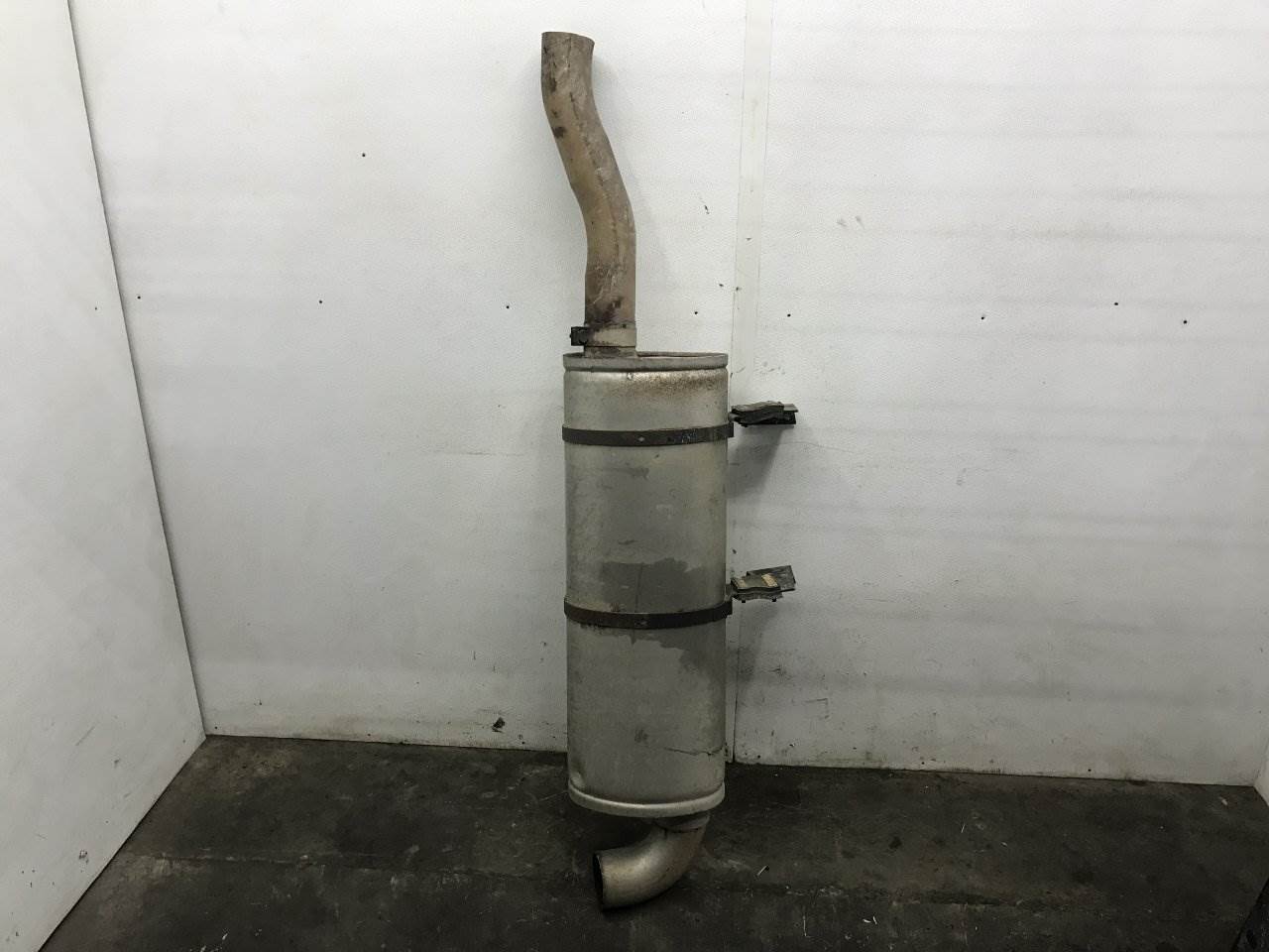 2000 International DT466E Muffler for a International 4900 For Sale