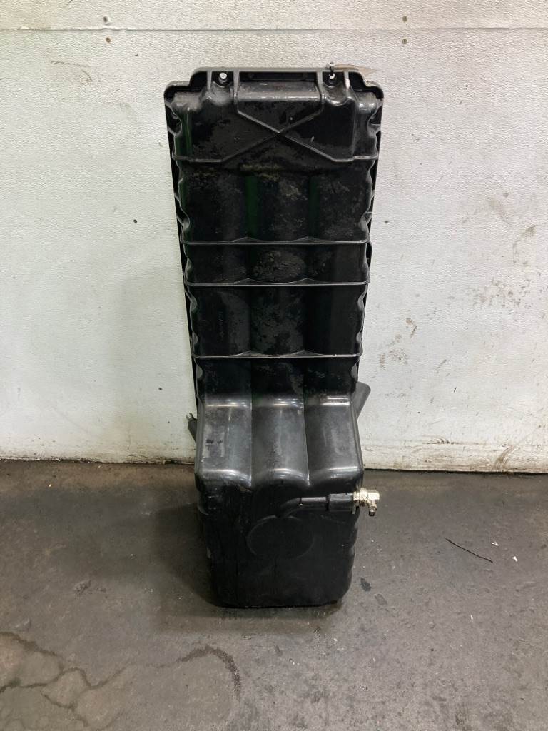 2014 Detroit DD15 Oil Pan Gasket for a Freightliner Cascadia For Sale
