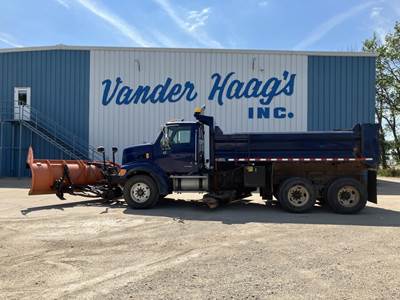 Sterling LT7500 Tandem Axle Plow / Spreader Truck - Caterpillar, 301HP, 8Ll Manual