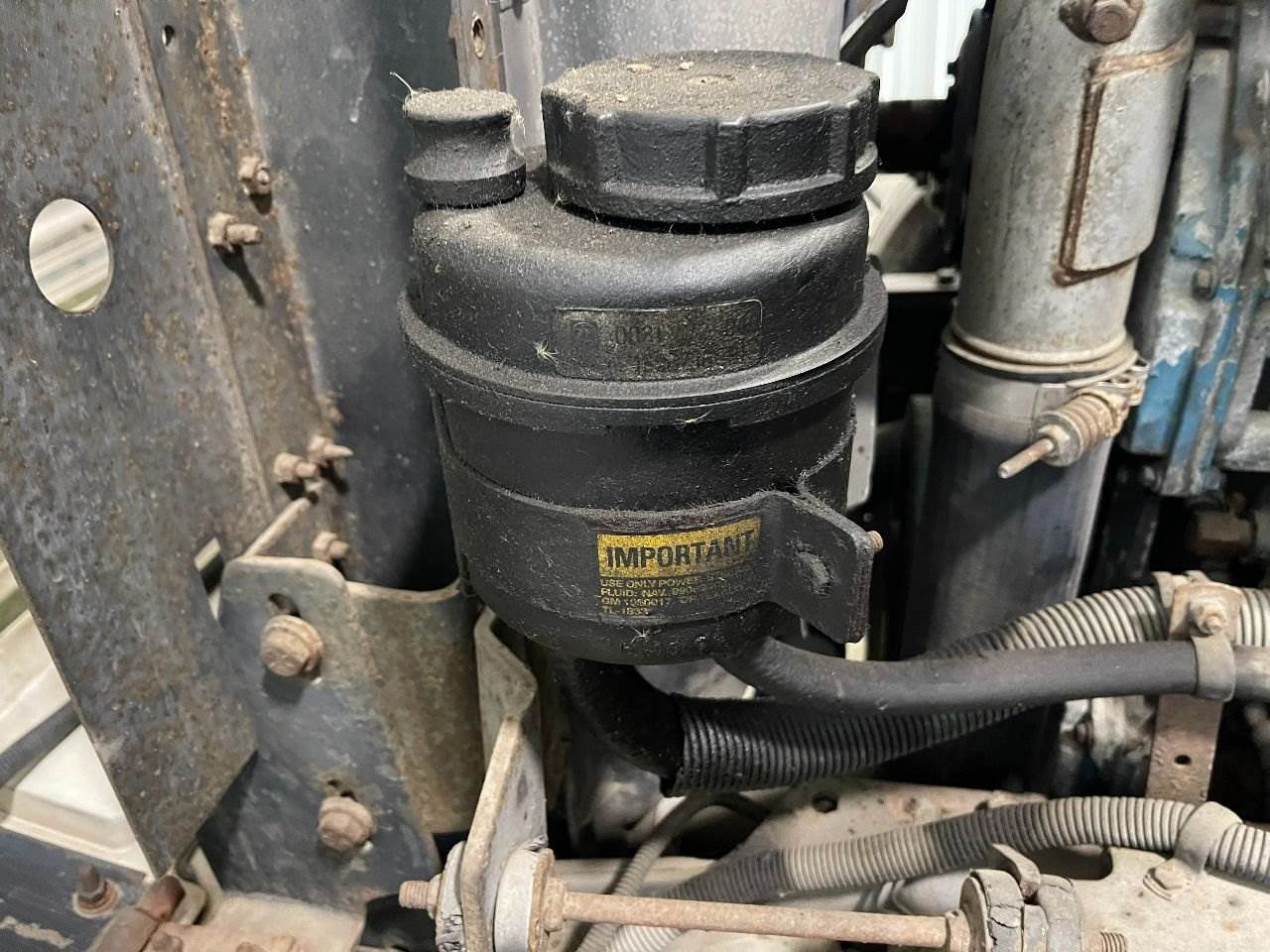 2000 International 4700 Power Steering Reservoir For Sale Winimac, IN