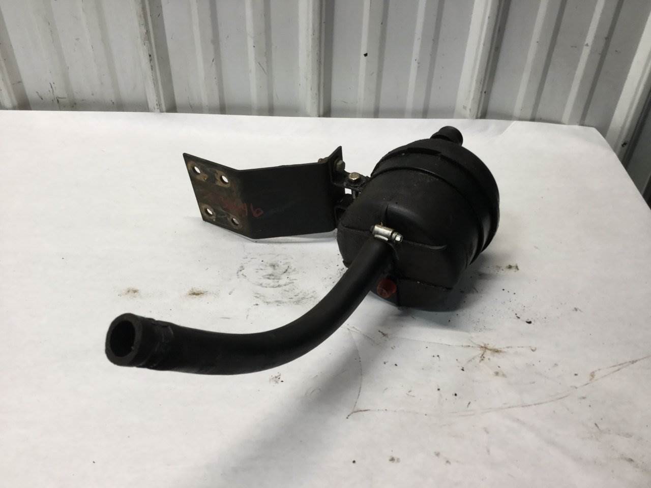 1999 Peterbilt 379 Power Steering Reservoir For Sale Sioux Falls, SD