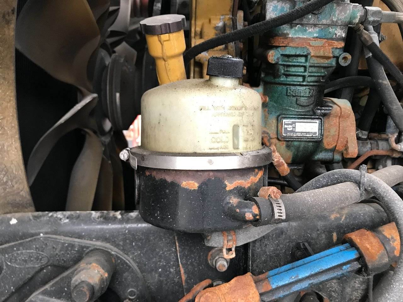 2004 Peterbilt 379 Power Steering Reservoir For Sale Council Bluffs