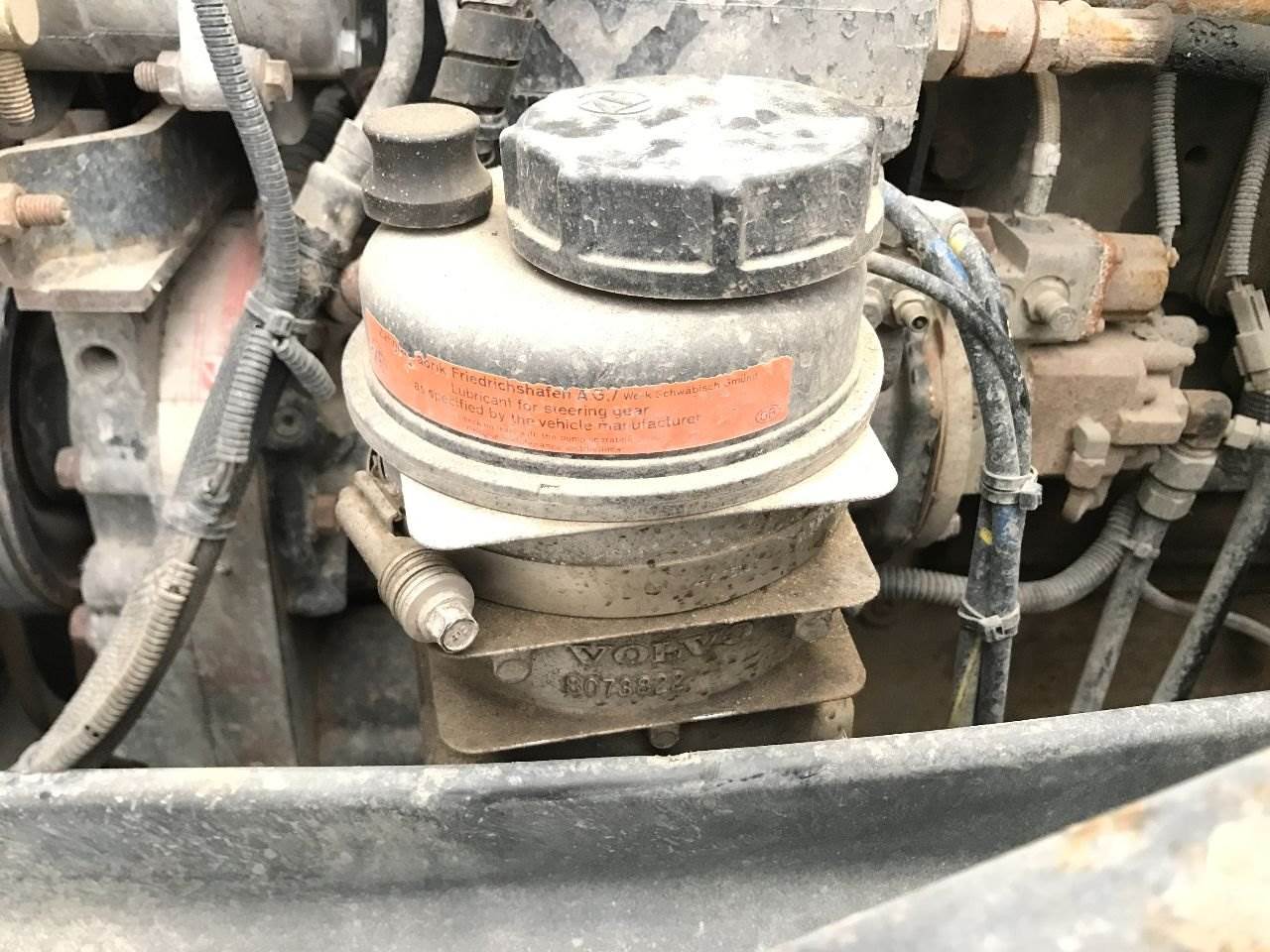 2000 Volvo VNL Power Steering Reservoir For Sale Council Bluffs, IA