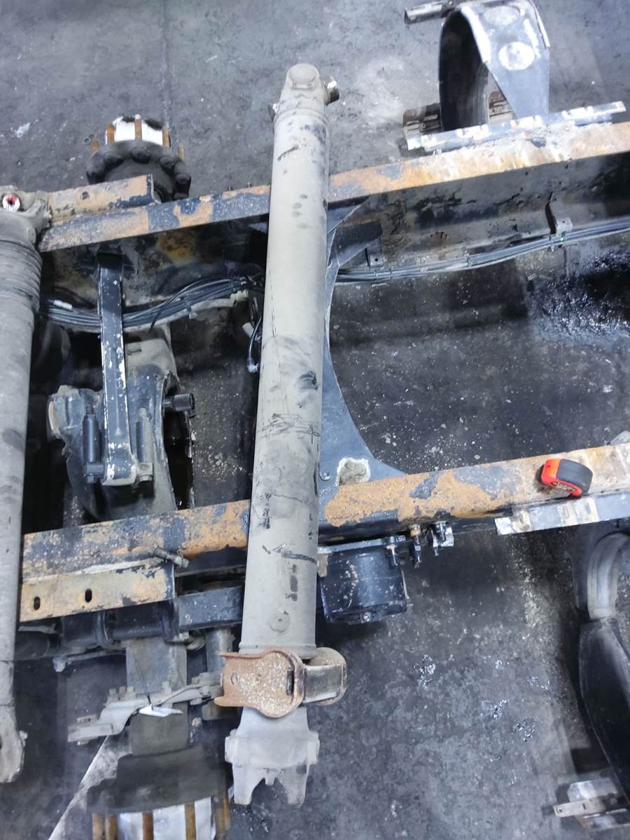 2004 ANY Rear Driveshaft for a Volvo VNL For Sale Kansas City, MO