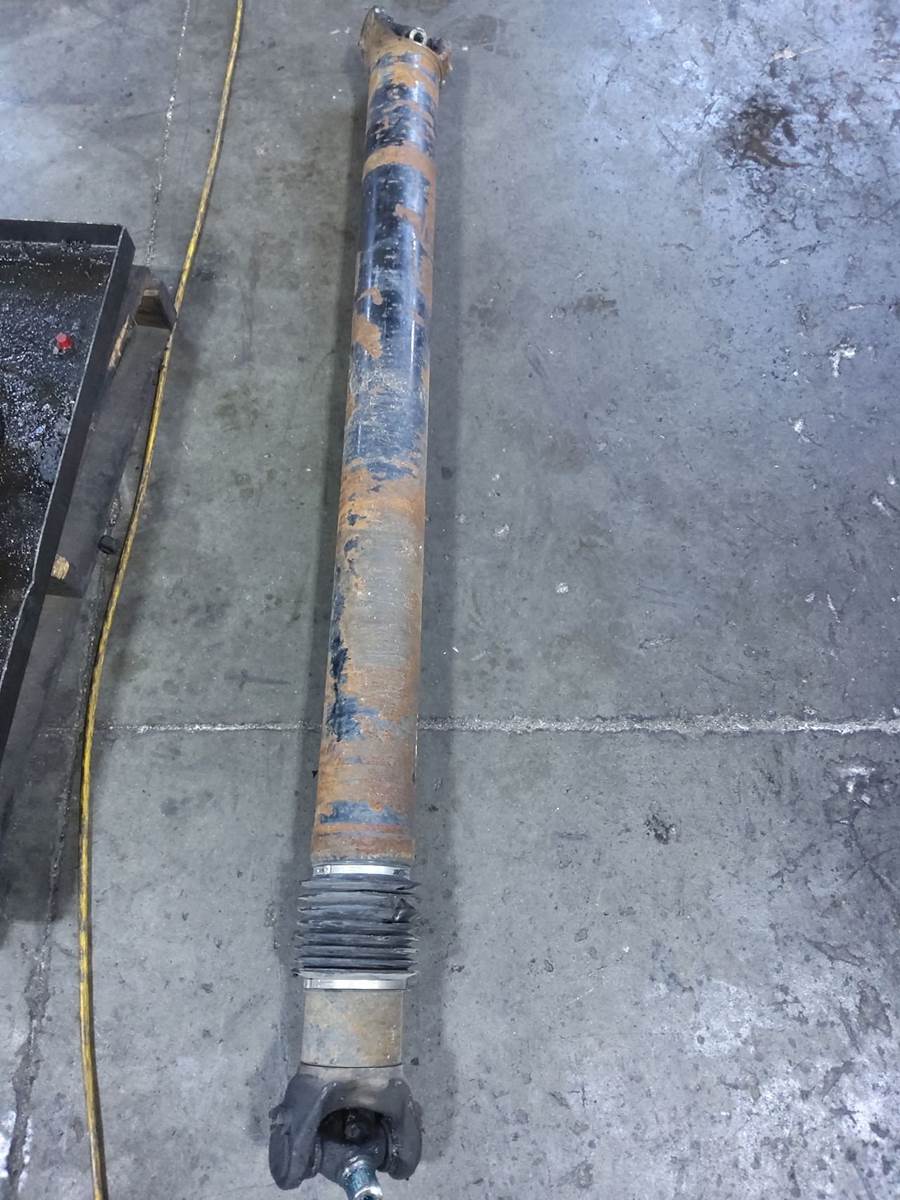 1999 ANY Rear Driveshaft for a Volvo VNL For Sale Kansas City, MO