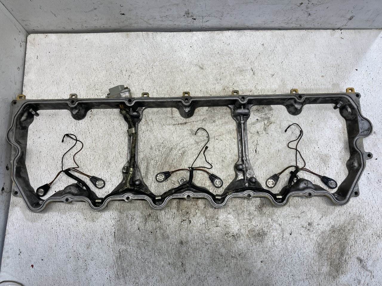 2007 Caterpillar 3406E Rocker Housing for a Freightliner Columbia 120