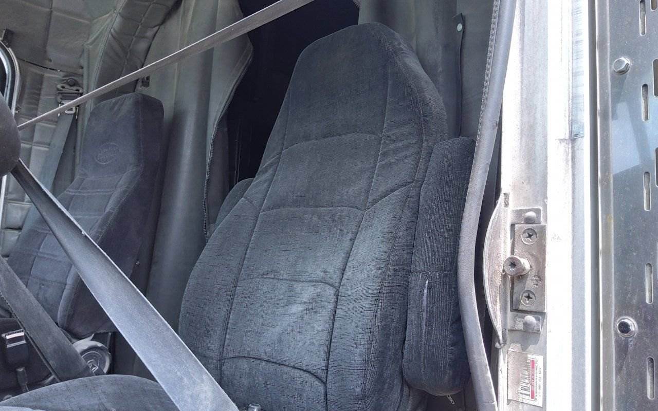 2001 Peterbilt 379 Air Ride Seat For Sale Winimac, IN