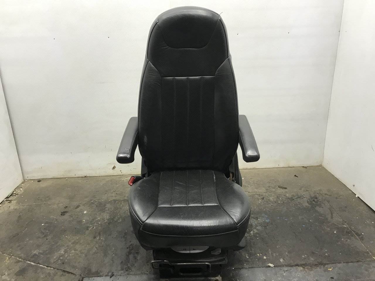 2015 Peterbilt 579 Air Ride Seat For Sale Kansas City, MO 25343801