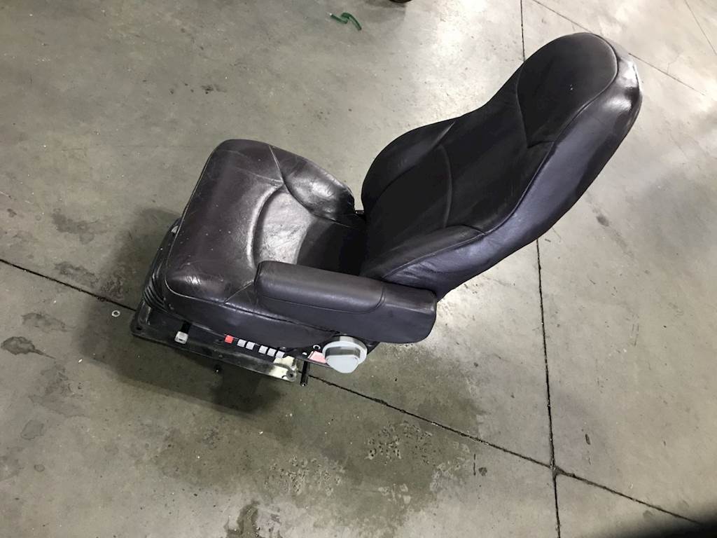 2011 Volvo VNL Air Ride Seat For Sale Kansas City, MO 24794445