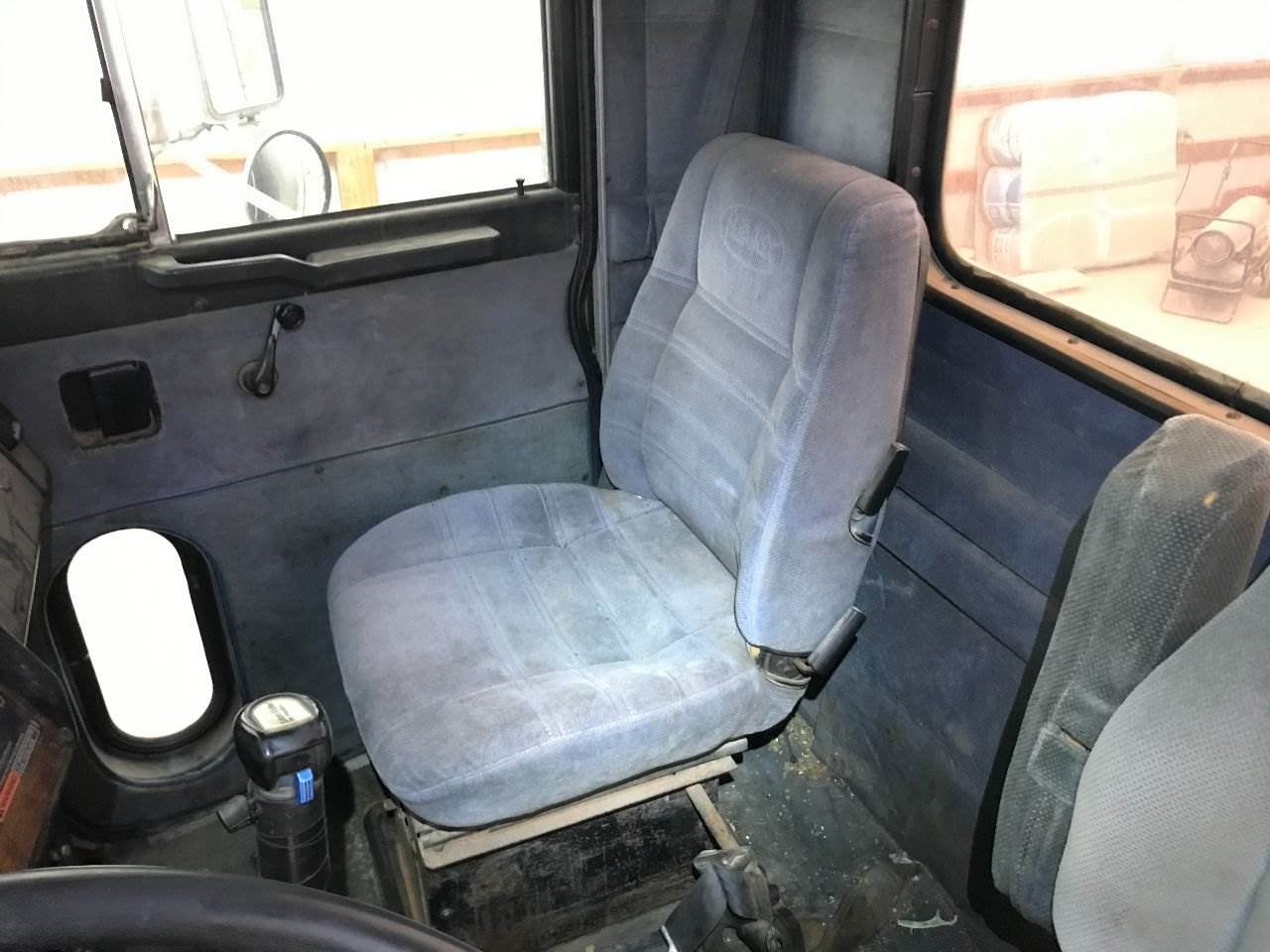 1990 Peterbilt 379 Seat For Sale Council Bluffs, IA 25355413