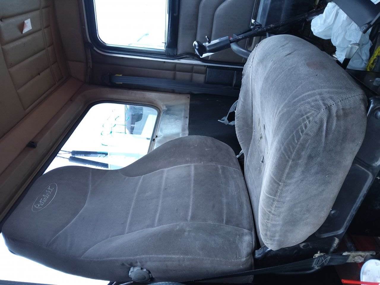 2005 Peterbilt 379 Seat For Sale Kansas City, MO 25485004