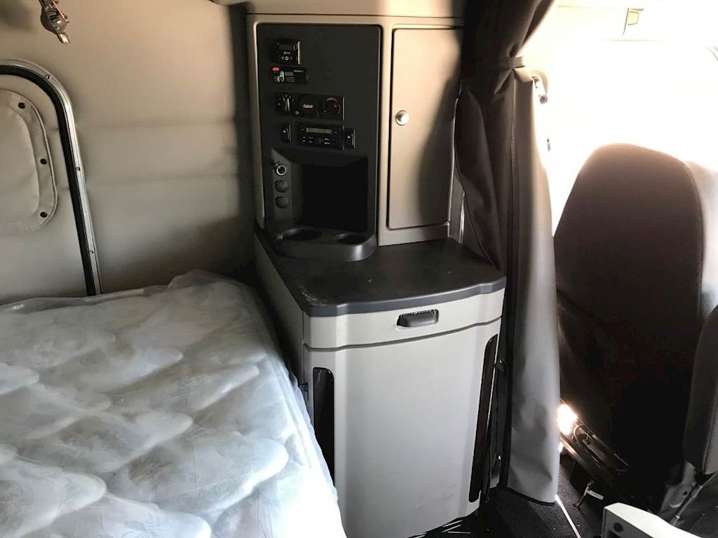 2020 Peterbilt 579 Sleeper Cabinet For A Peterbilt 587 For Sale