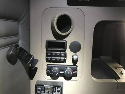 Freightliner Cascadia Sleeper Controls