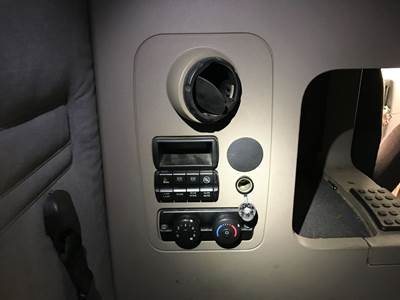 Freightliner Cascadia Sleeper Controls
