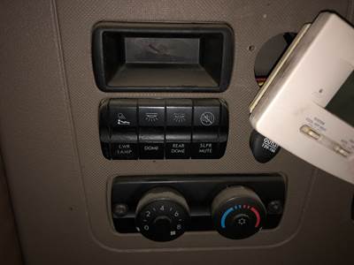 Freightliner Cascadia Sleeper Controls