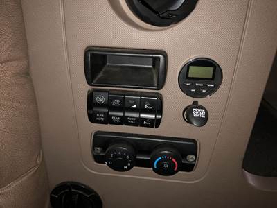 Freightliner Cascadia Sleeper Controls