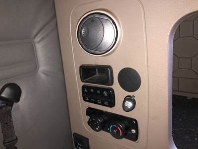 Freightliner Cascadia Sleeper Controls