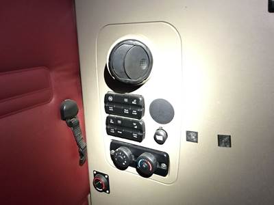 Freightliner Cascadia Sleeper Controls