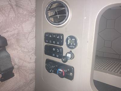 Freightliner Cascadia Sleeper Controls