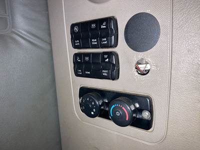 Freightliner Cascadia Sleeper Controls
