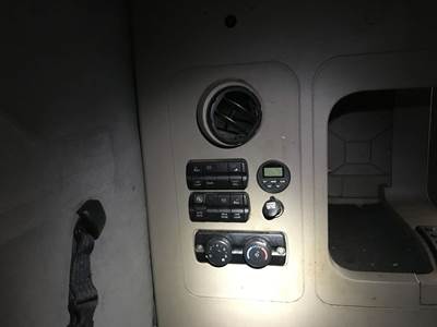 Freightliner Cascadia Sleeper Controls