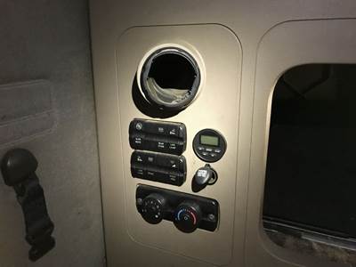 Freightliner Cascadia Sleeper Controls